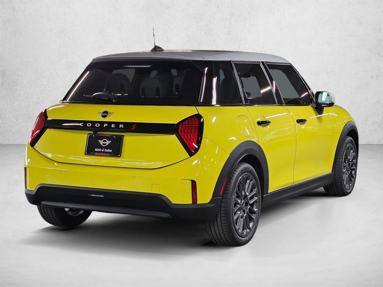 2026 MINI Hardtop 4 Door S | CarEdge | CarEdge
