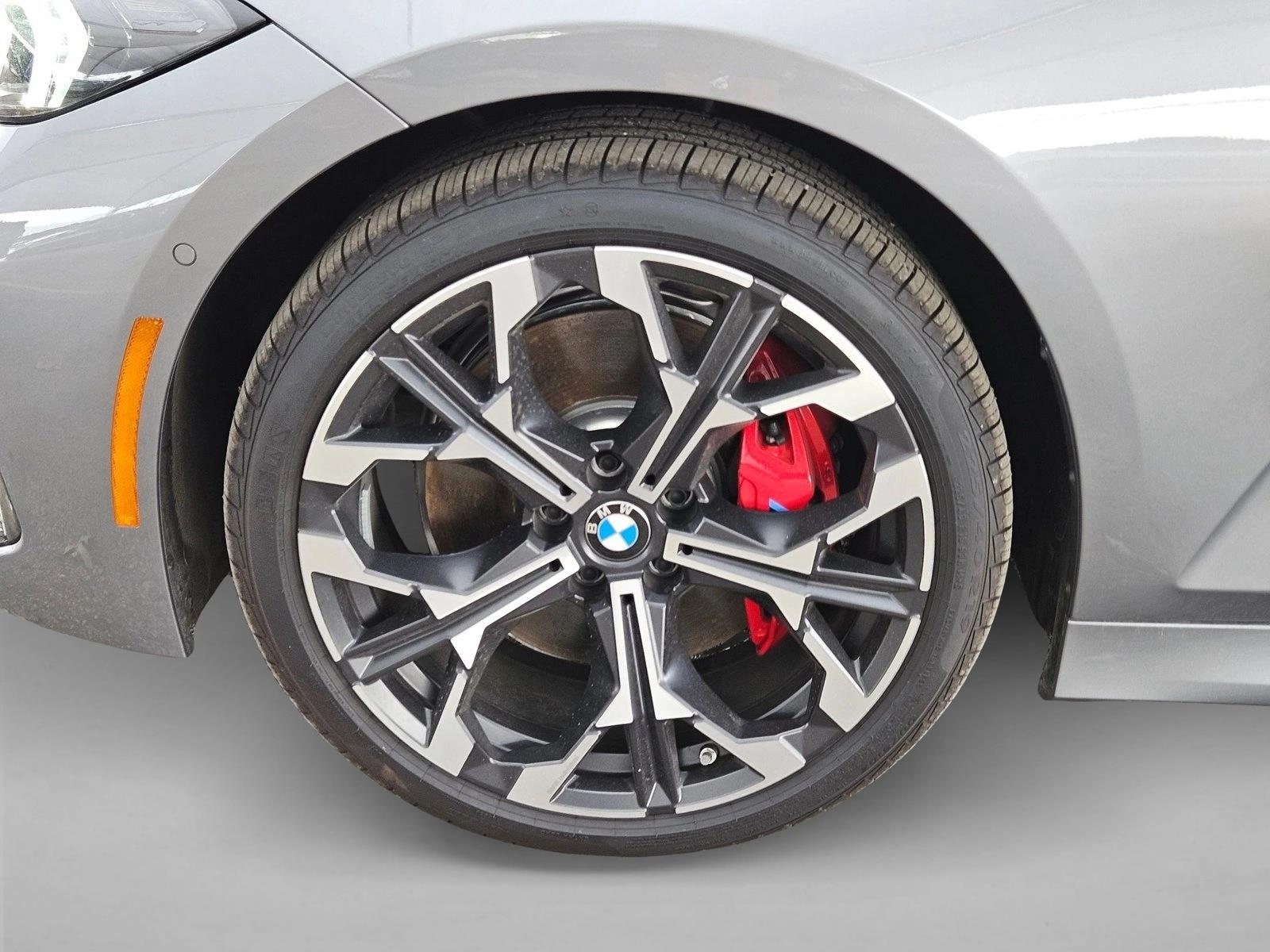 2025 BMW 3 Series 330i - Photo 10