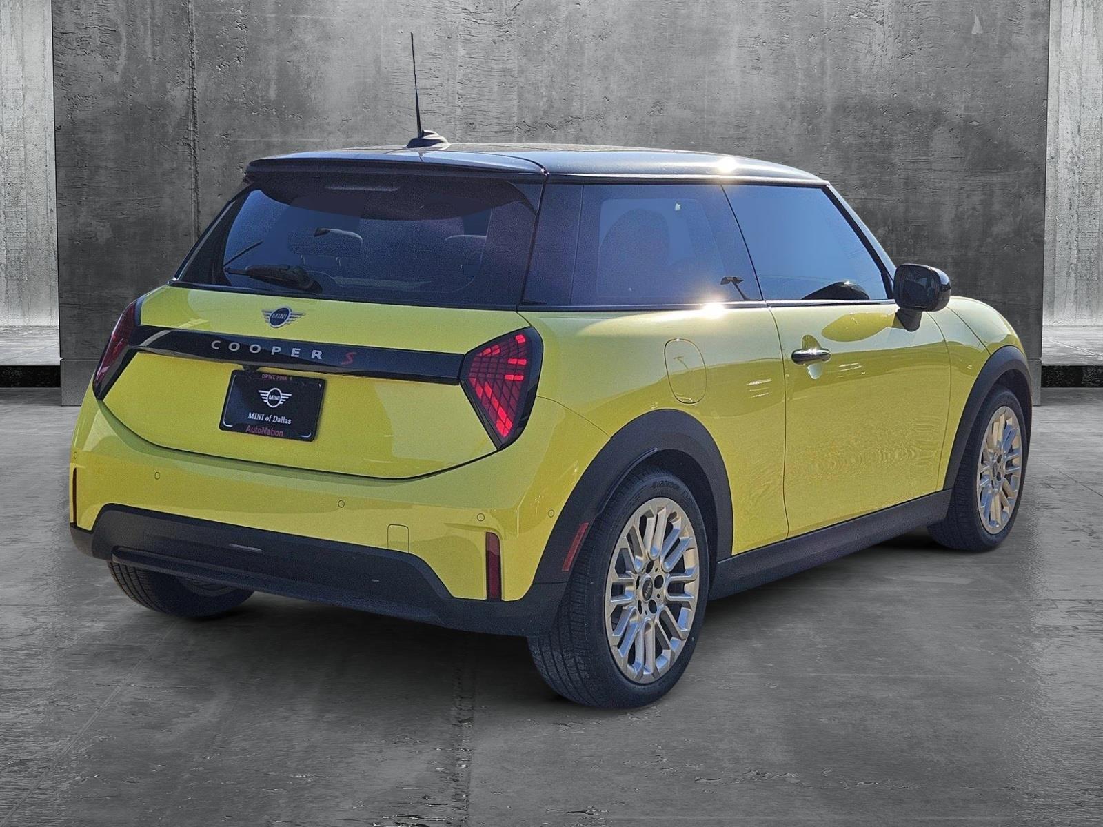 2025 Mini Cooper 2 Door Hardtop S photo 2