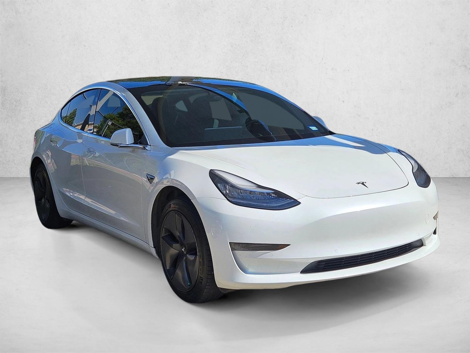 2020 Tesla Model 3 Standard Range Plus photo 3