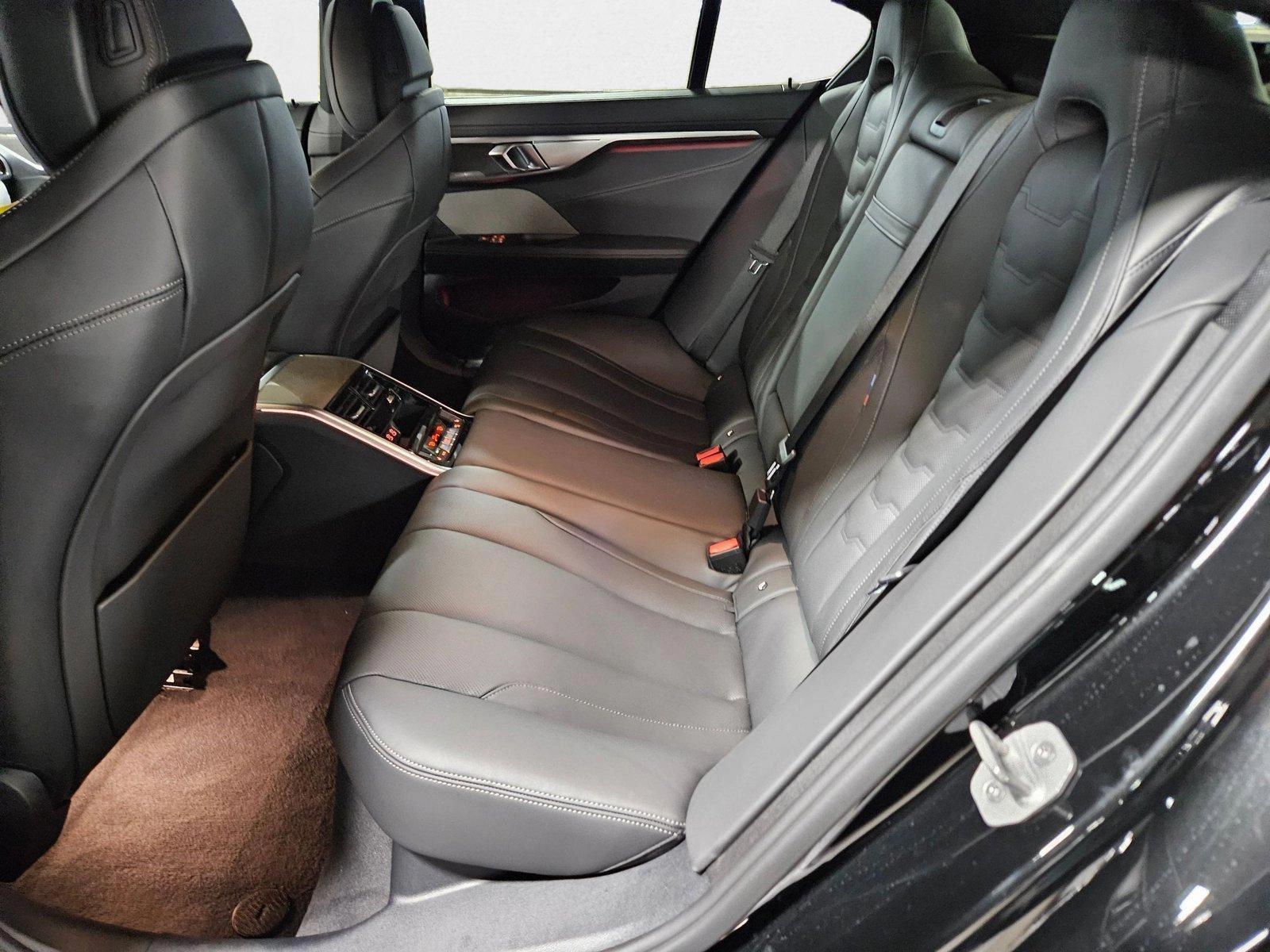 2025 BMW 8 Series 840i - Photo 18