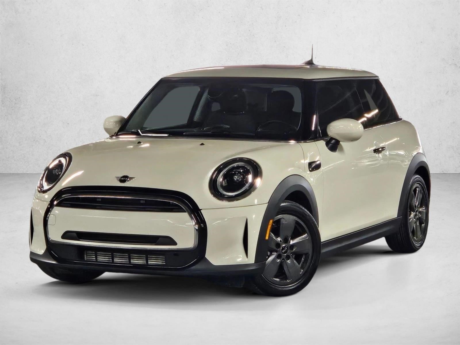 2023 MINI Hardtop Base's photo