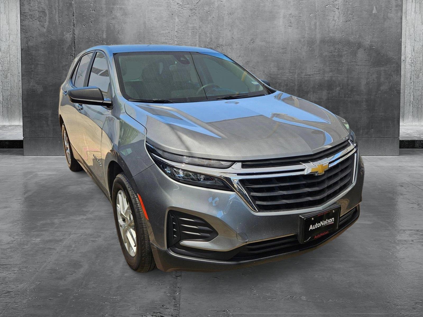 2024 Chevrolet Equinox LS photo 3