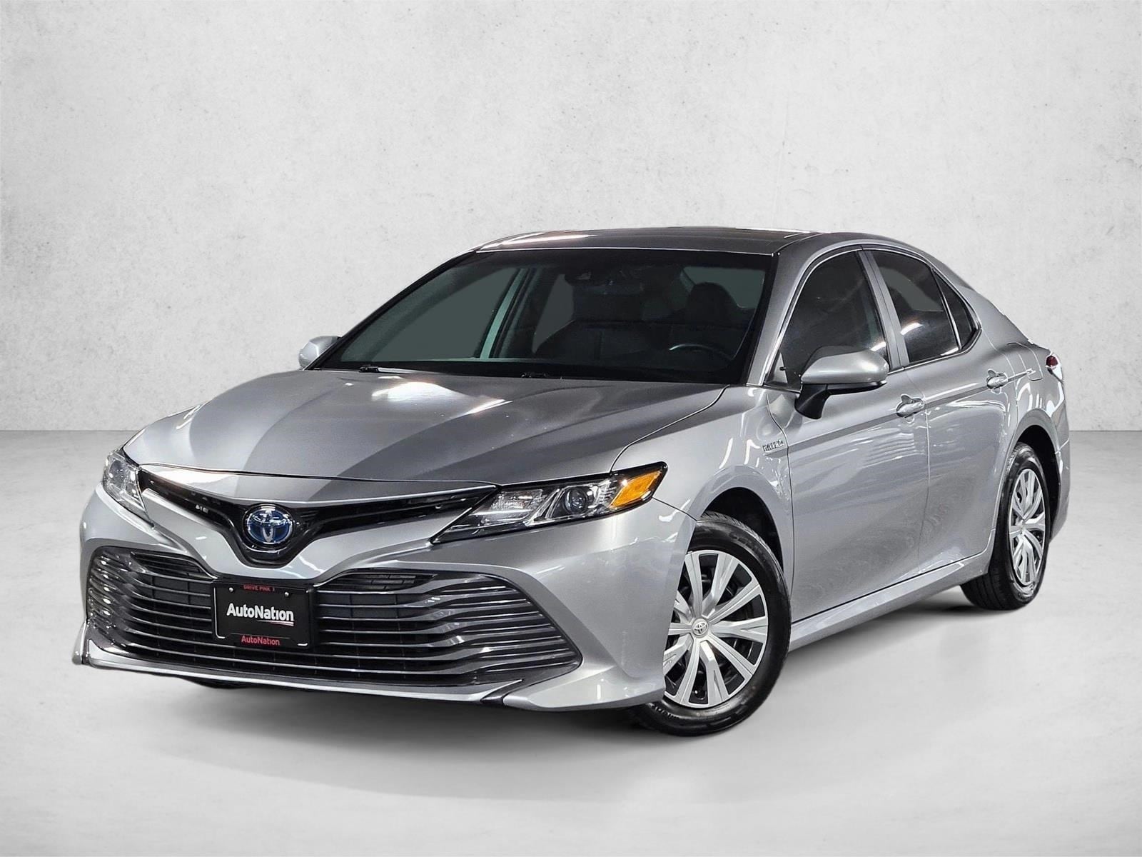2019 Toyota Camry LE's photo