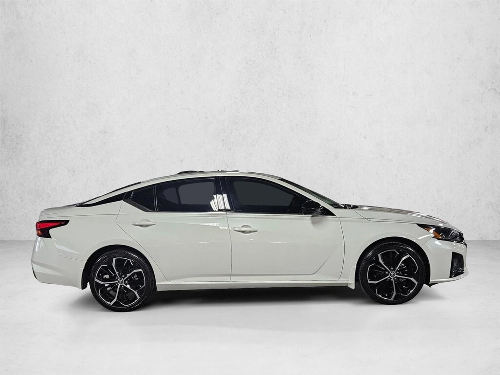 Used 2025 Nissan Altima SR 4dr Car
