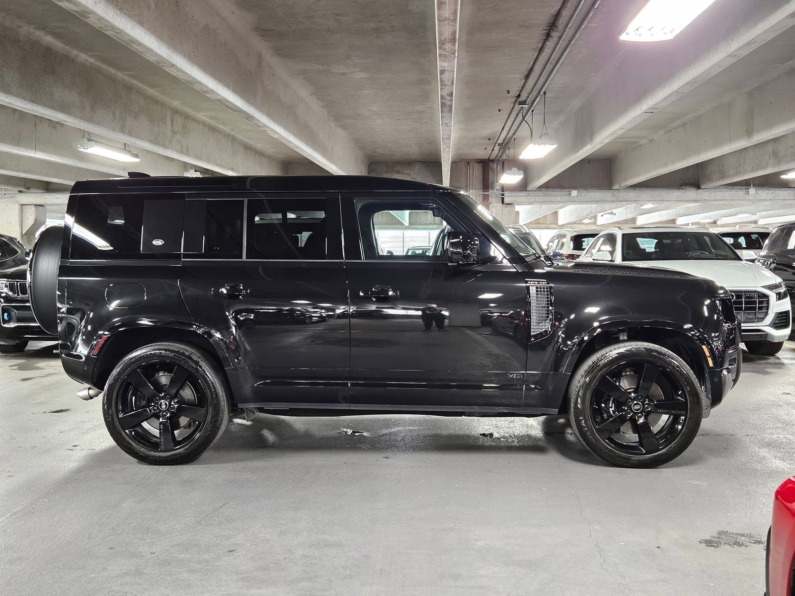 2023 Land Rover Defender V8 photo 4