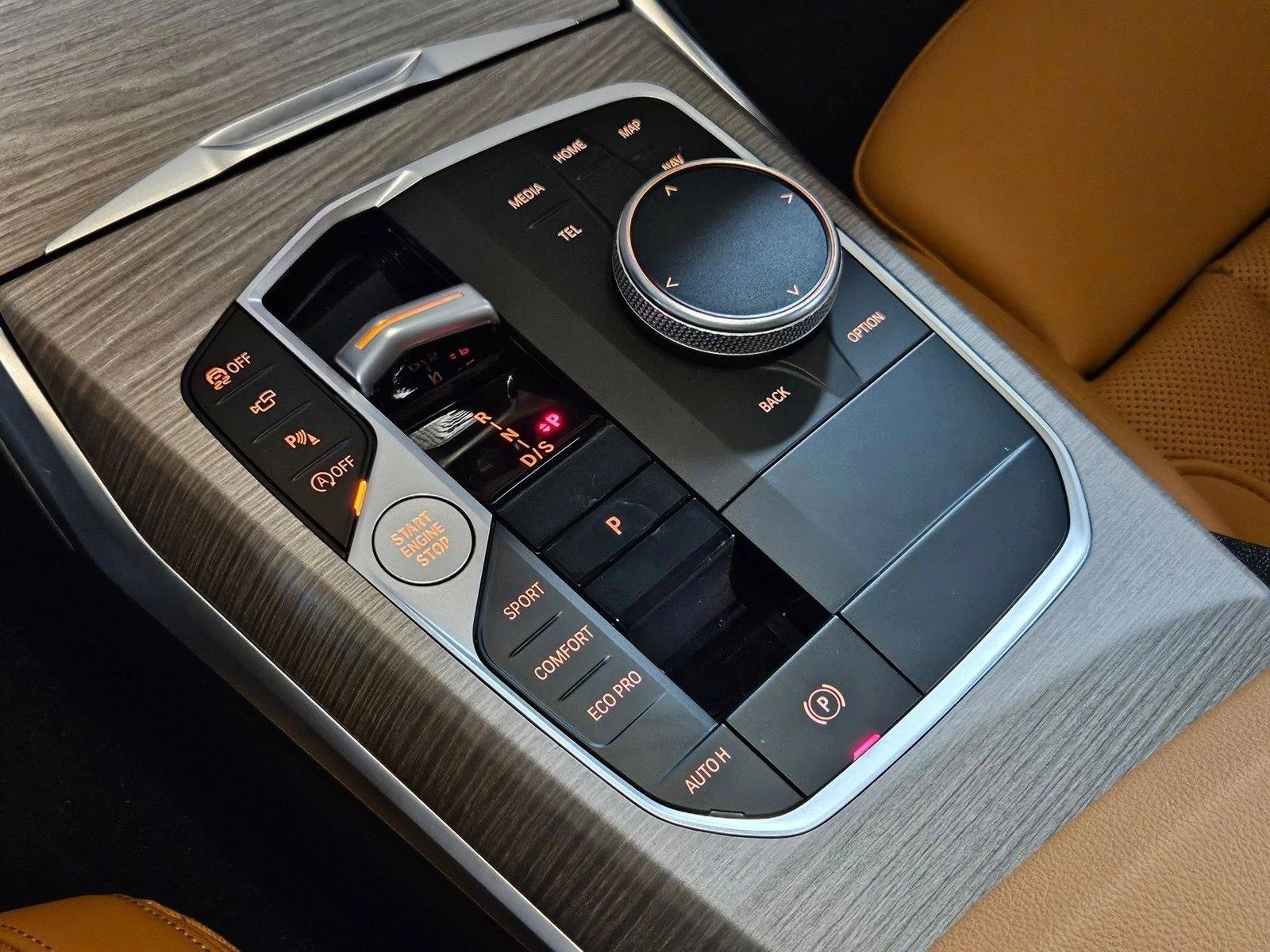 2025 BMW 3 Series 330i - Photo 11