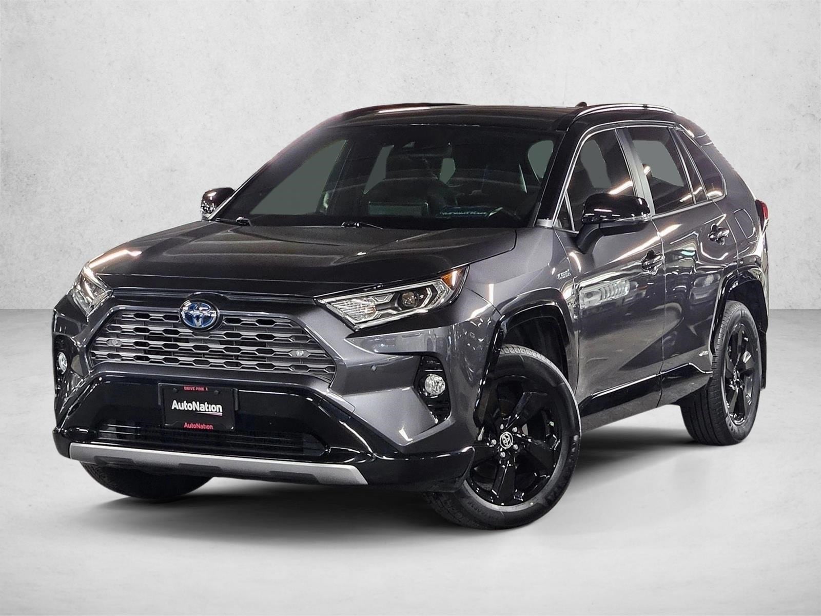 2020 Toyota RAV4 XSE's photo