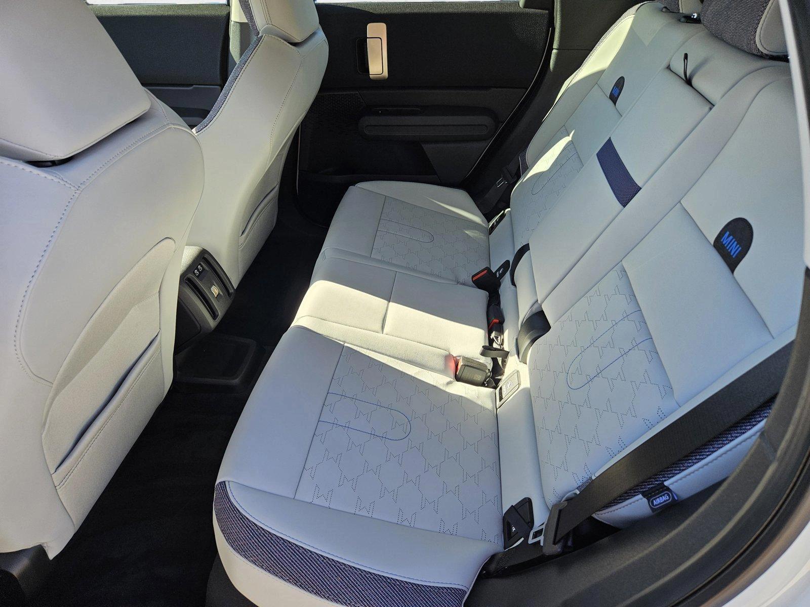 2025 MINI Countryman SE - Photo 16