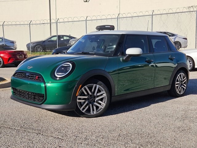 2026 MINI Hardtop 4 Door S's photo