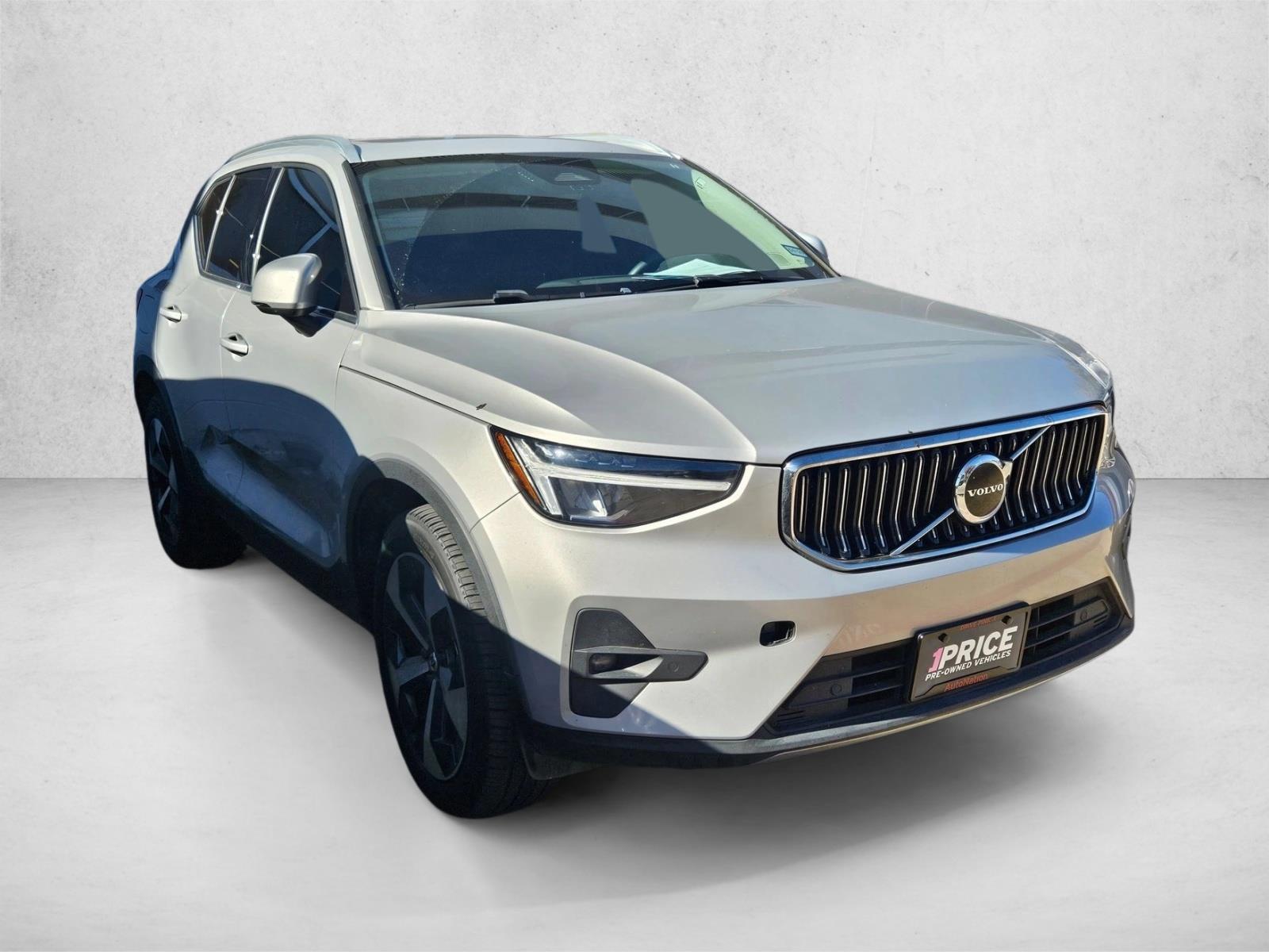 2023 Volvo XC40 AWD Plus photo 3