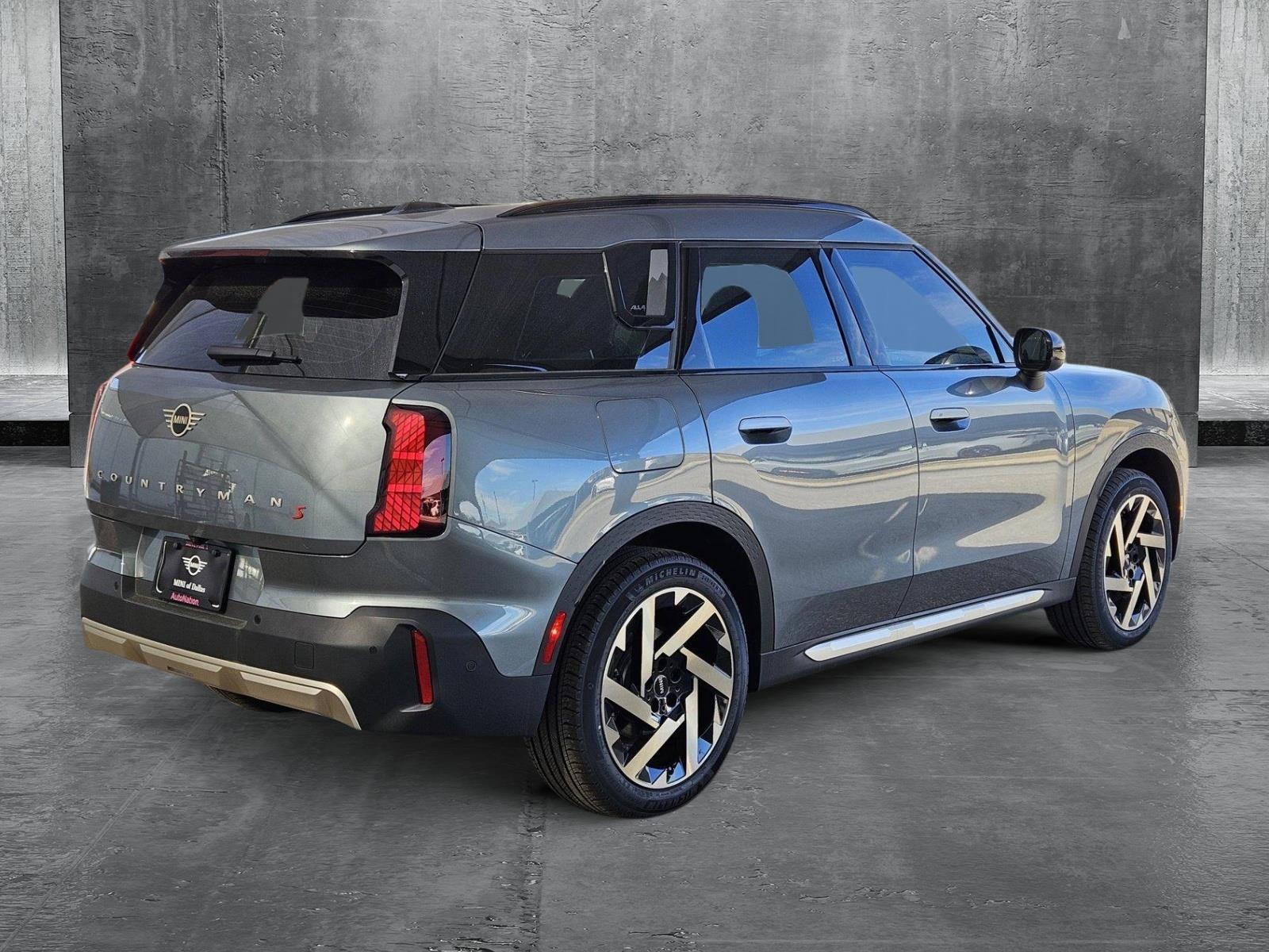 2025 Mini Countryman S photo 2
