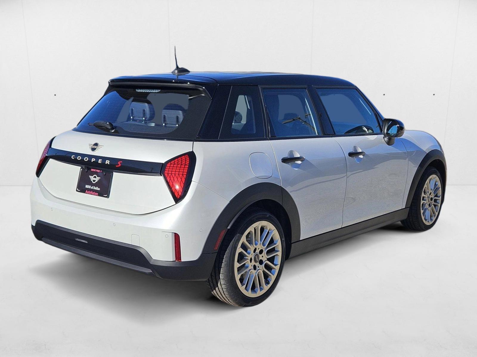 2025 Mini Cooper 4 Door Hardtop S photo 2