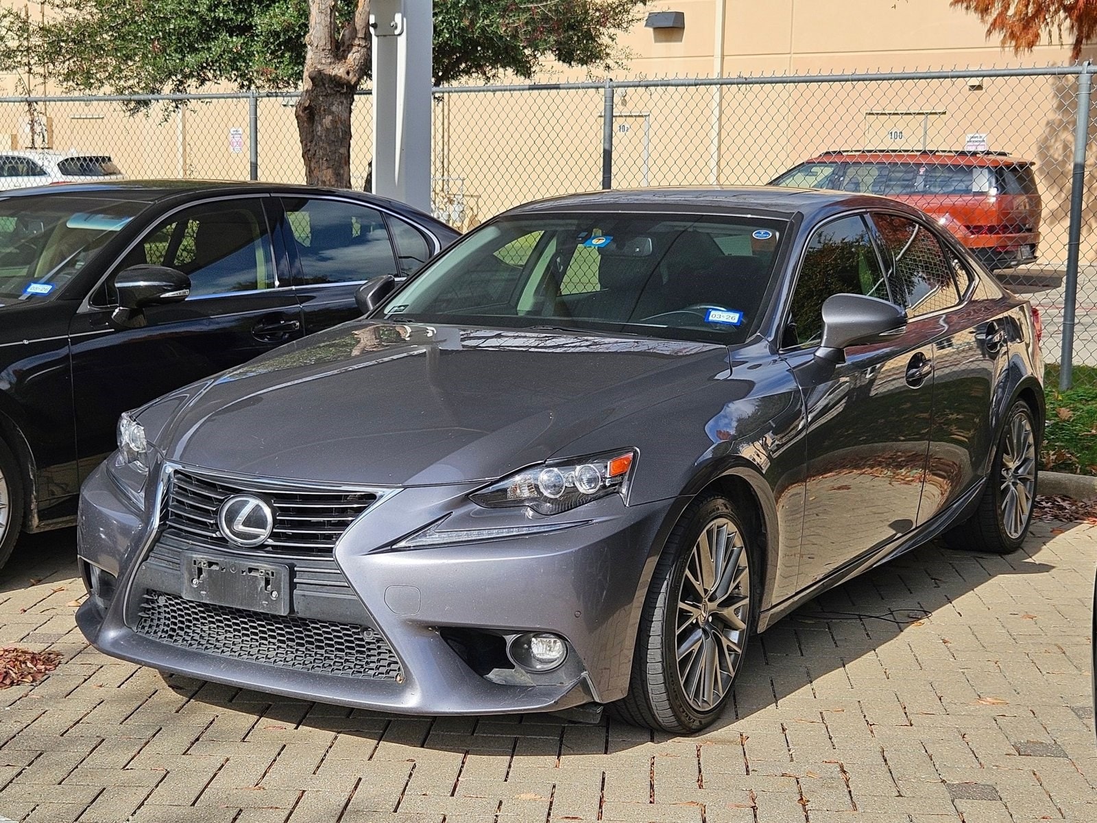 2016 Lexus IS 200t's photo