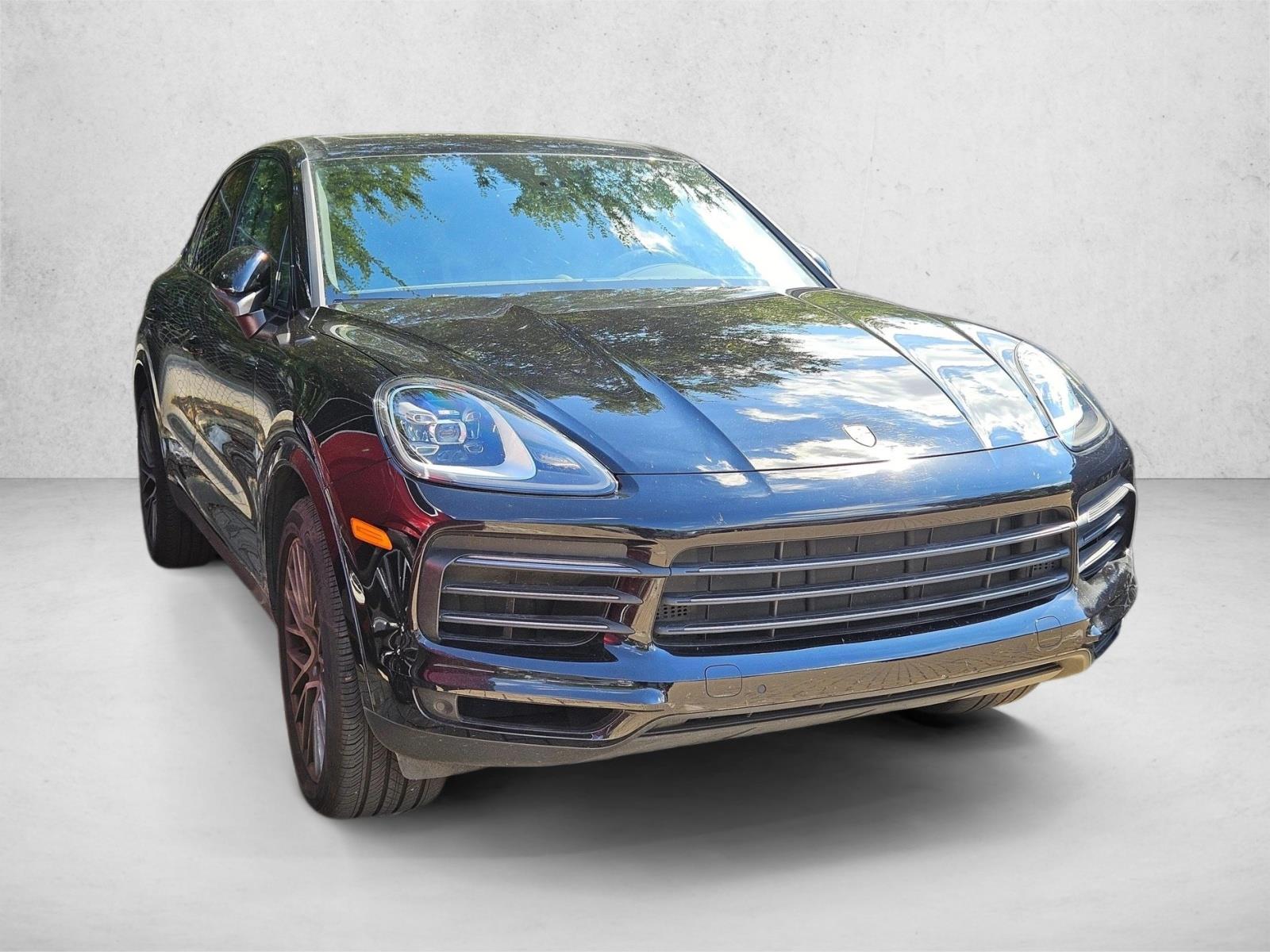 2022 Porsche Cayenne S photo 2