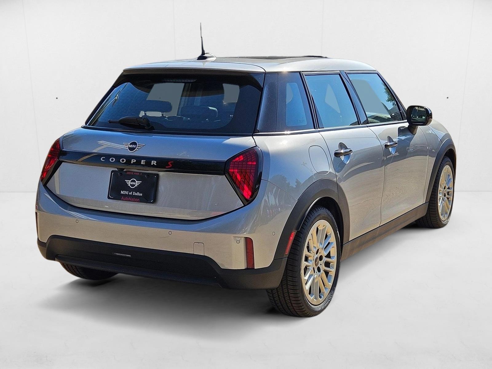 2025 Mini Cooper 4 Door Hardtop S photo 2