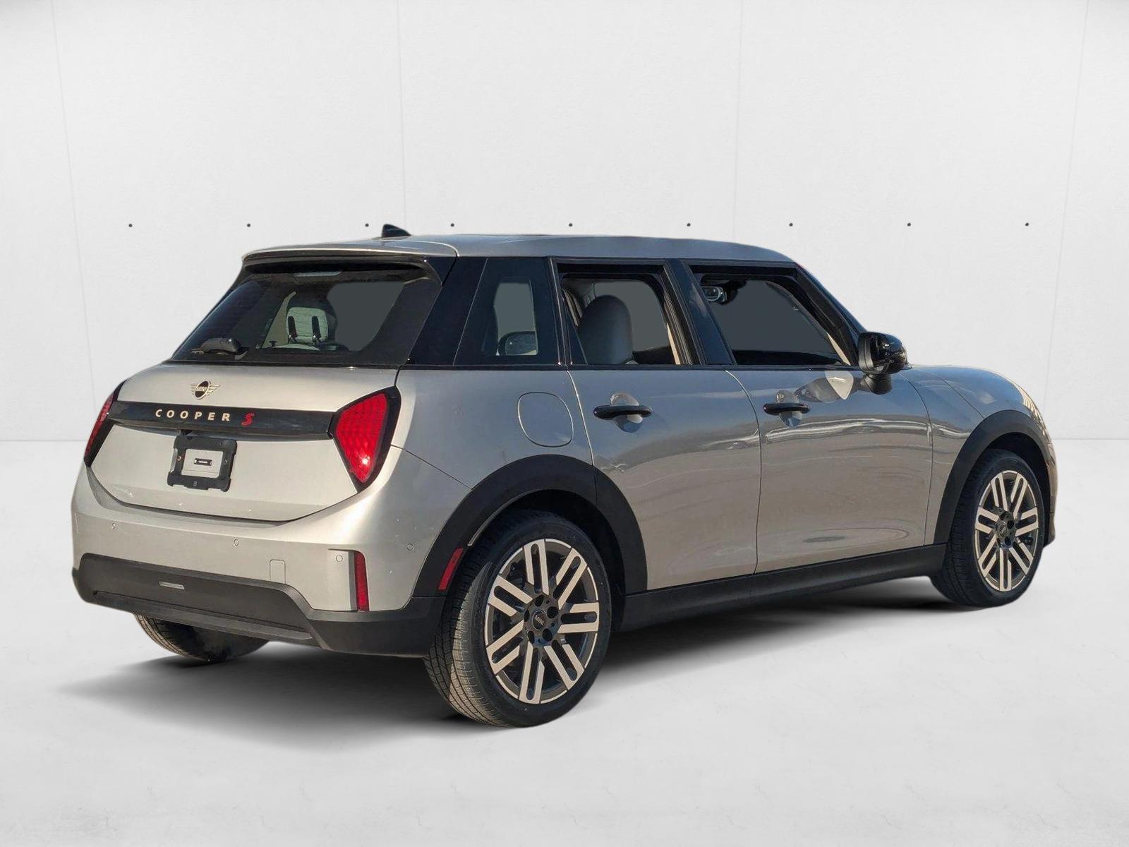 2025 Mini Cooper 4 Door Hardtop Signature photo 2