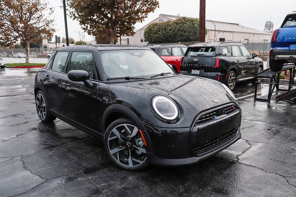 2026 MINI Hardtop 4 Door S's photo