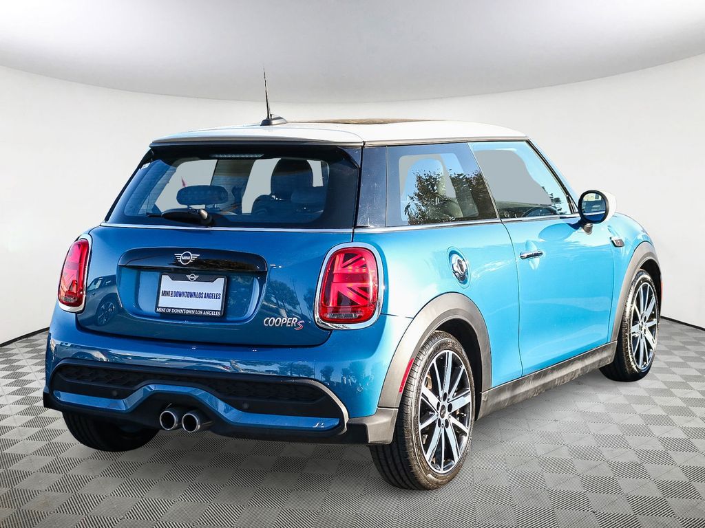 2023 Mini Cooper 2 Door Hardtop Signature photo 4