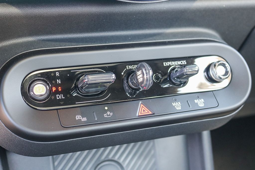 2025 MINI Hardtop 2 Door Base - Photo 17