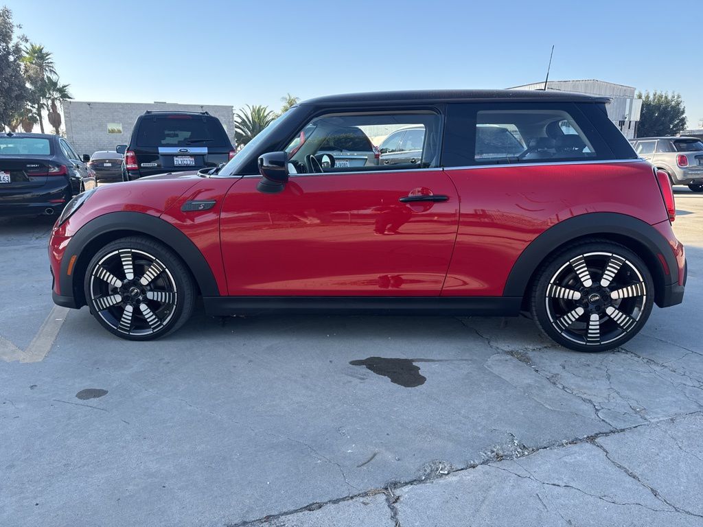 2023 Mini Cooper 2 Door Hardtop Signature photo 2