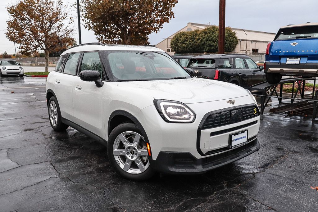2025 MINI Countryman SE's photo