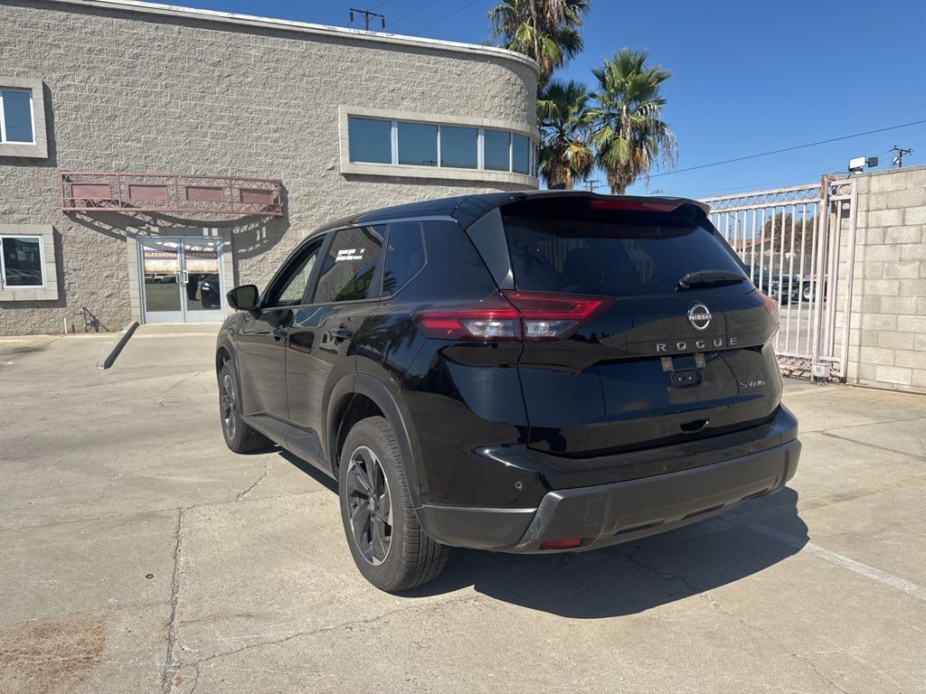 Used 2024 Nissan Rogue SV SUV
