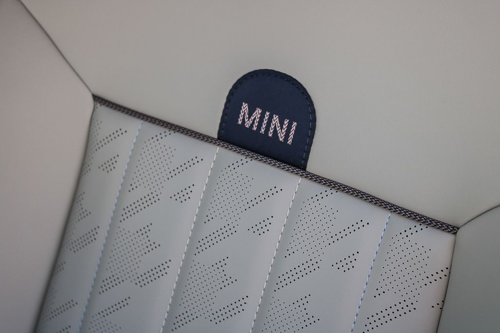2025 MINI Hardtop 2 Door Base - Photo 19