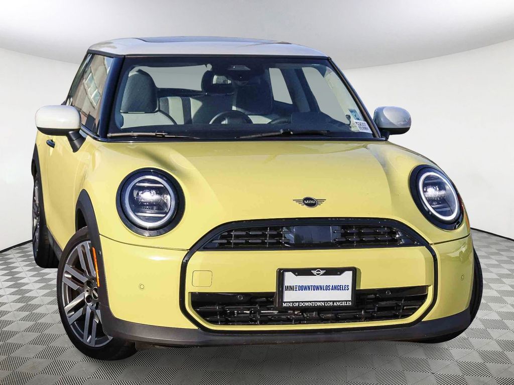 2025 MINI Hardtop 2 Door Base's photo