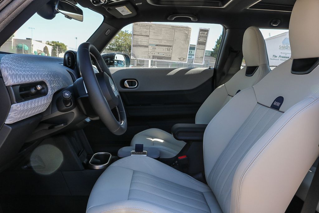 2025 MINI Hardtop 2 Door Base - Photo 15