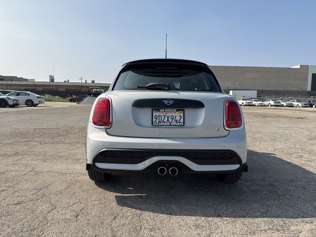 2023 Mini Cooper 4 Door Hardtop Signature photo 2