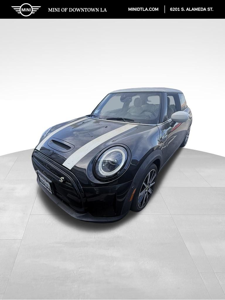 2023 MINI Hardtop Cooper SE's photo