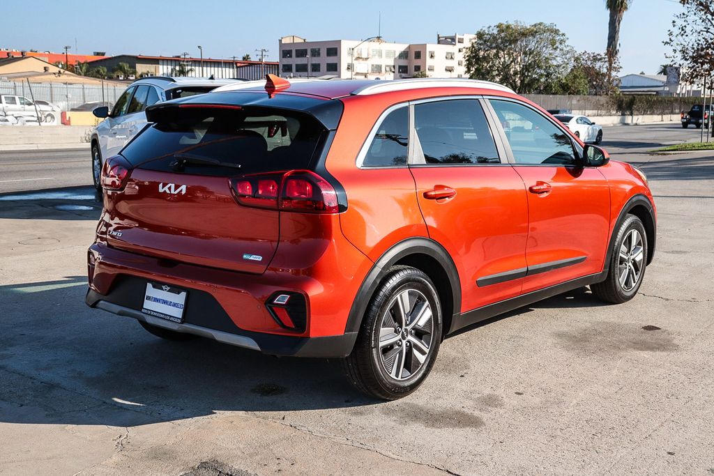2022 Kia Niro LXS photo 2