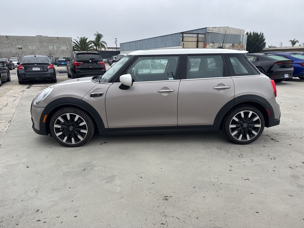 2023 Mini Cooper 4 Door Hardtop Signature photo 2
