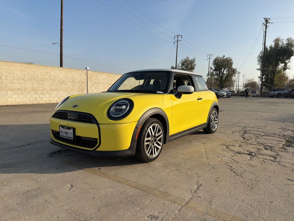 2025 MINI Hardtop 2 Door Base's photo