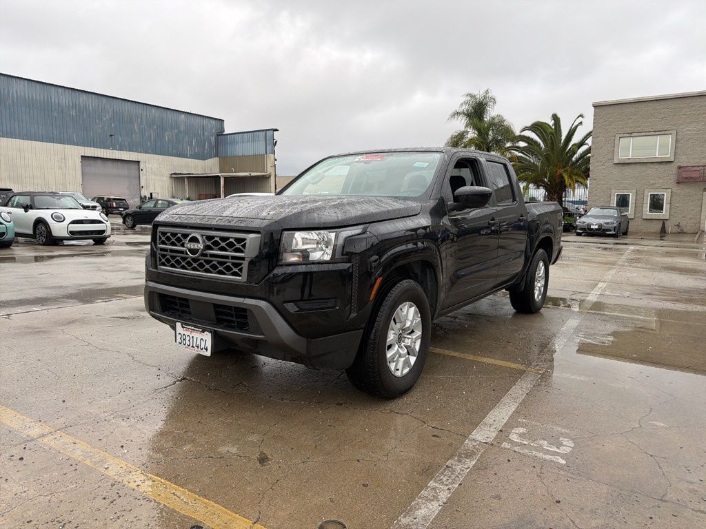 2023 Nissan Frontier SV's photo