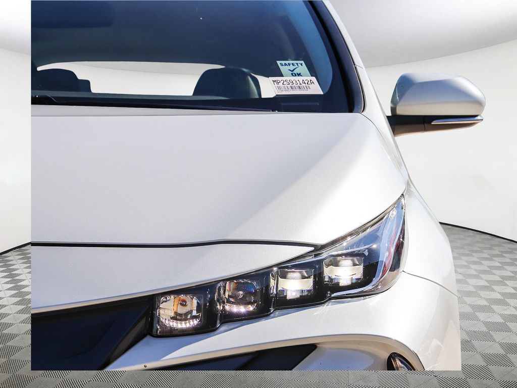 2021 Toyota Prius Prime LE photo 3