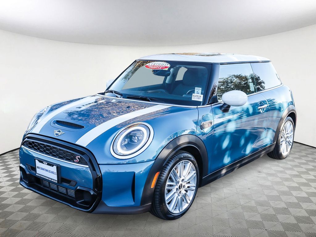 2024 Mini Cooper 2 Door Hardtop Signature photo 3