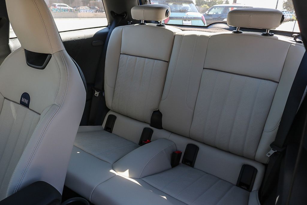 2025 MINI Hardtop 2 Door Base - Photo 16