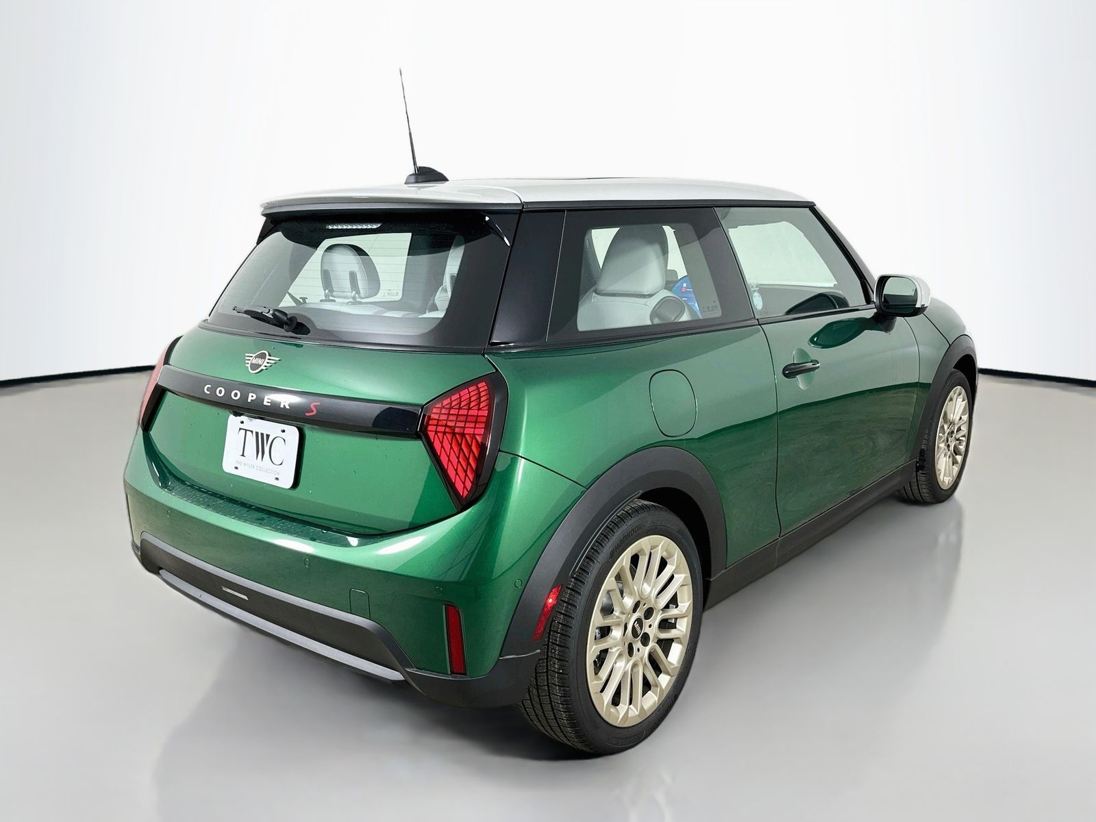 2026 MINI Hardtop 2 Door S photo 5