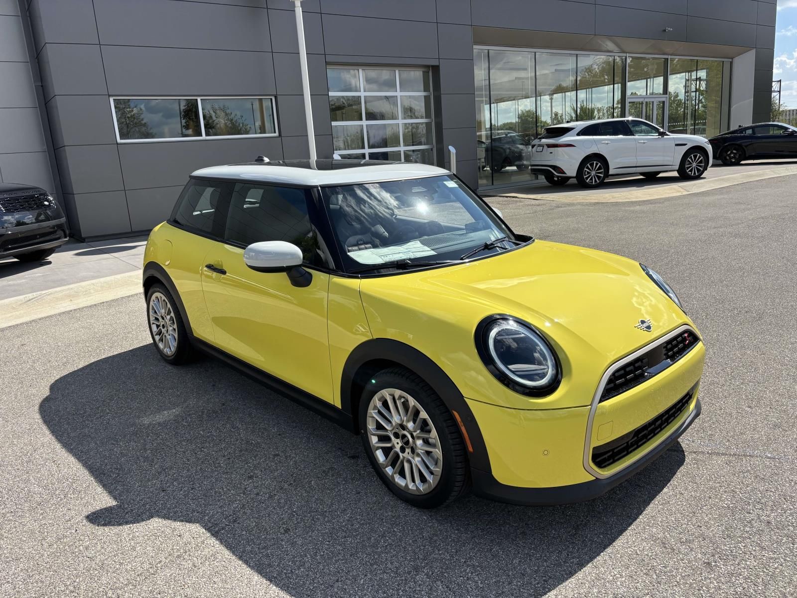 2026 MINI Hardtop Cooper S Signature's photo
