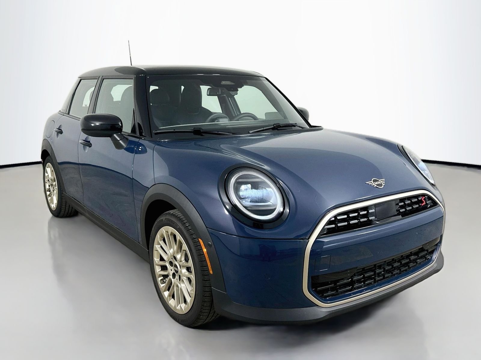2026 MINI Hardtop 4 Door S photo 3