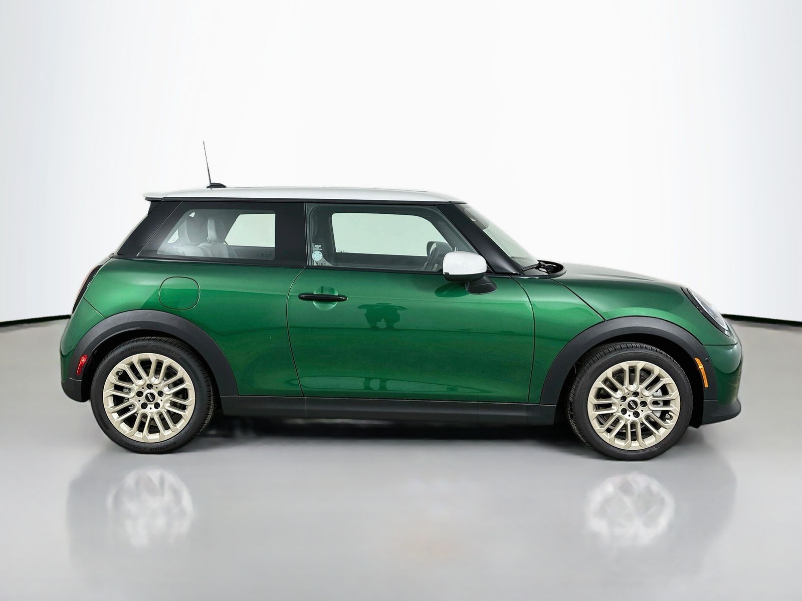 2026 MINI Hardtop 2 Door S photo 4