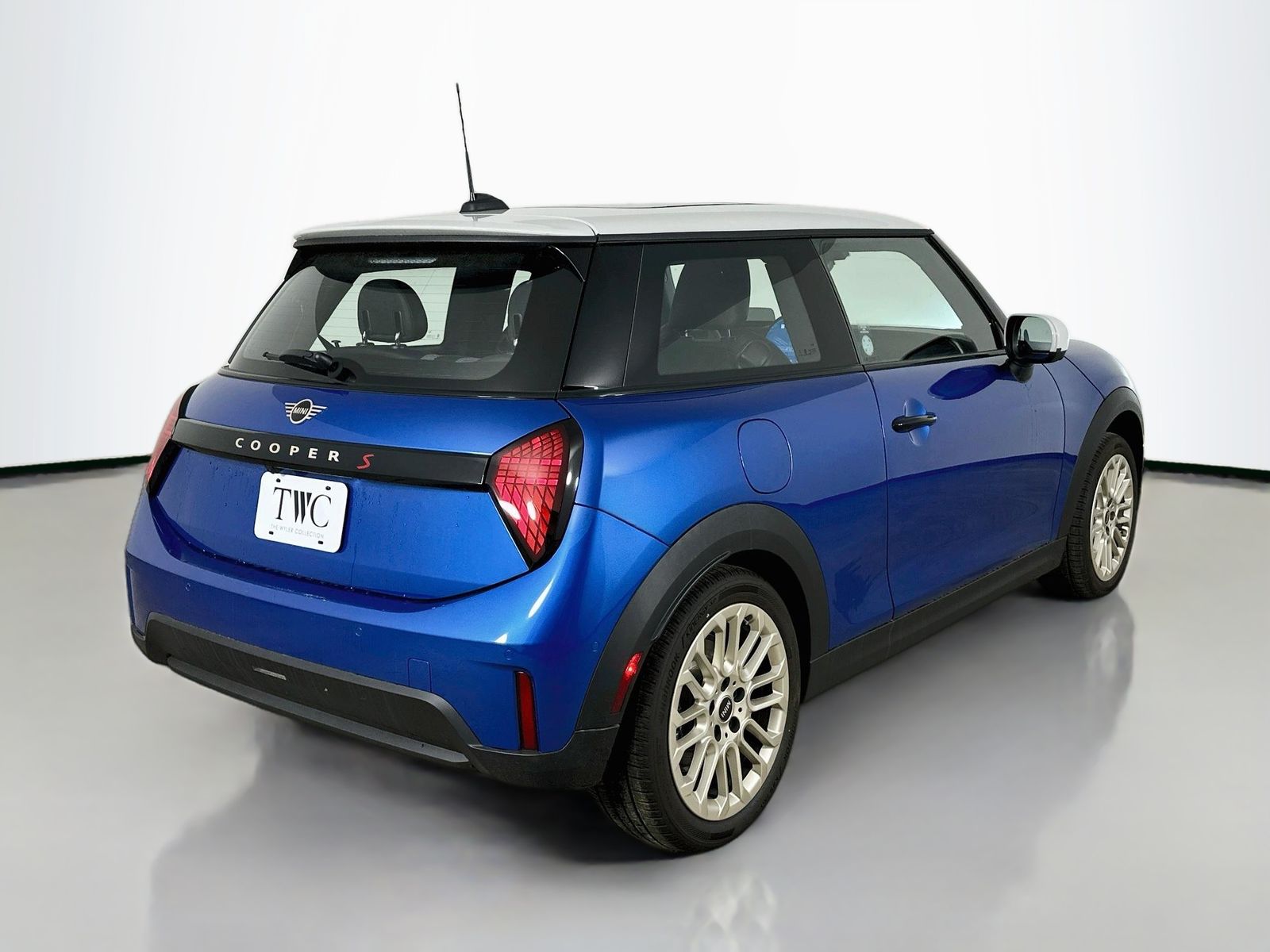 2026 MINI Hardtop 2 Door S photo 5