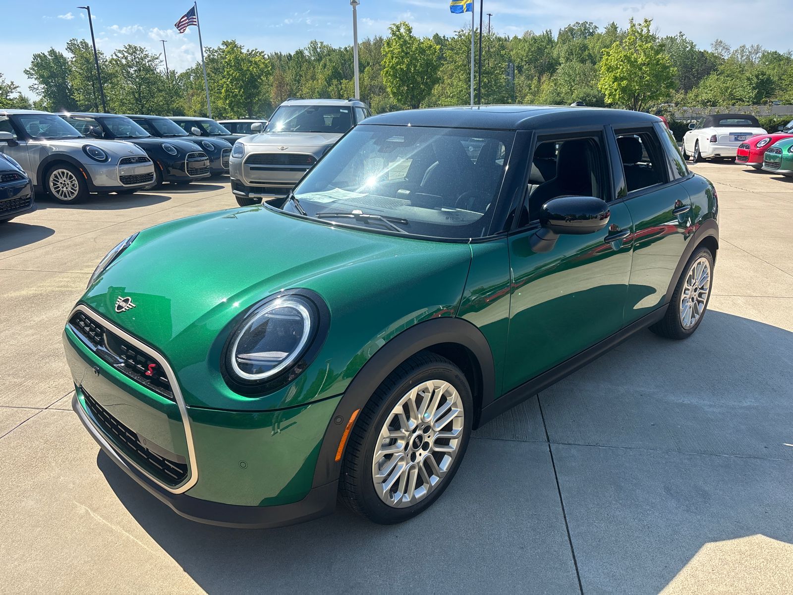 2026 MINI Hardtop Cooper S's photo