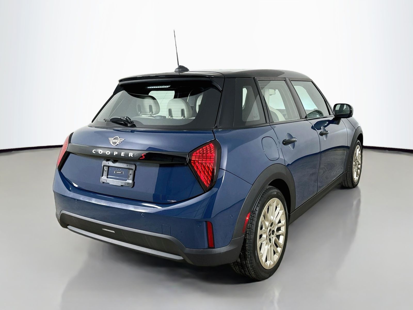 2026 MINI Hardtop 4 Door S photo 5