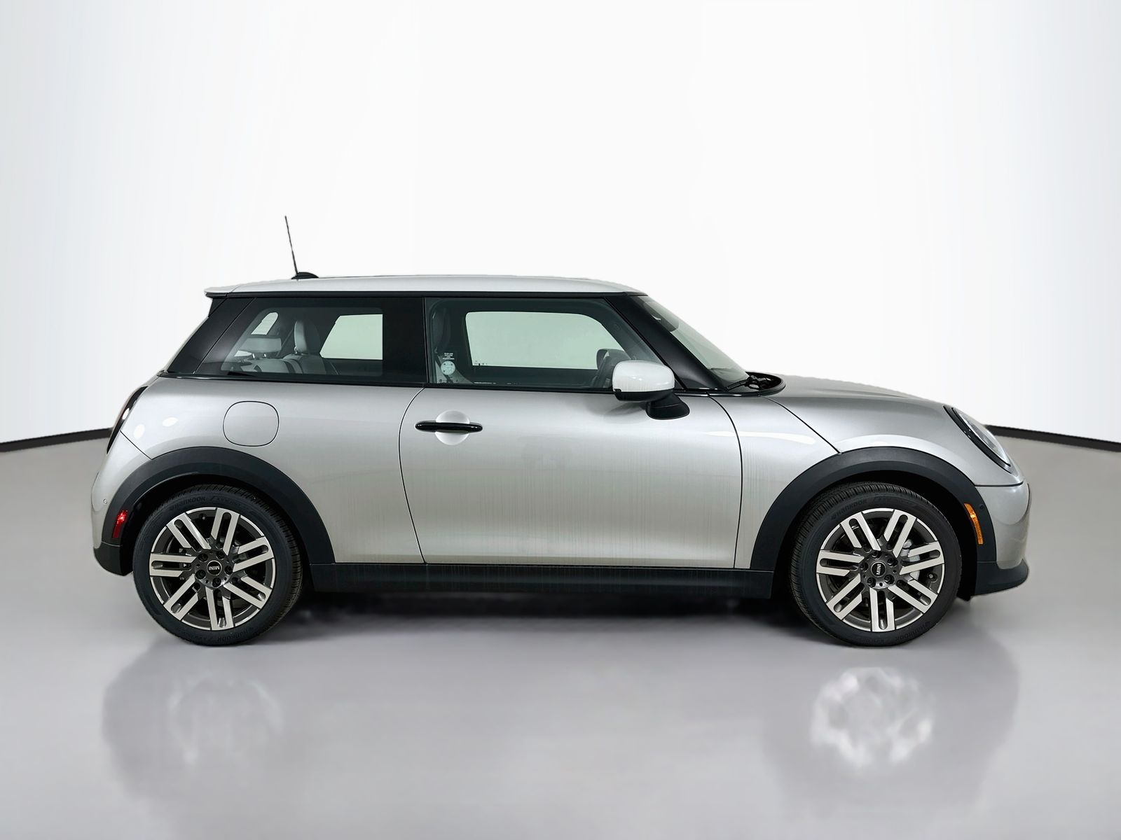 2026 MINI Hardtop 2 Door S photo 4