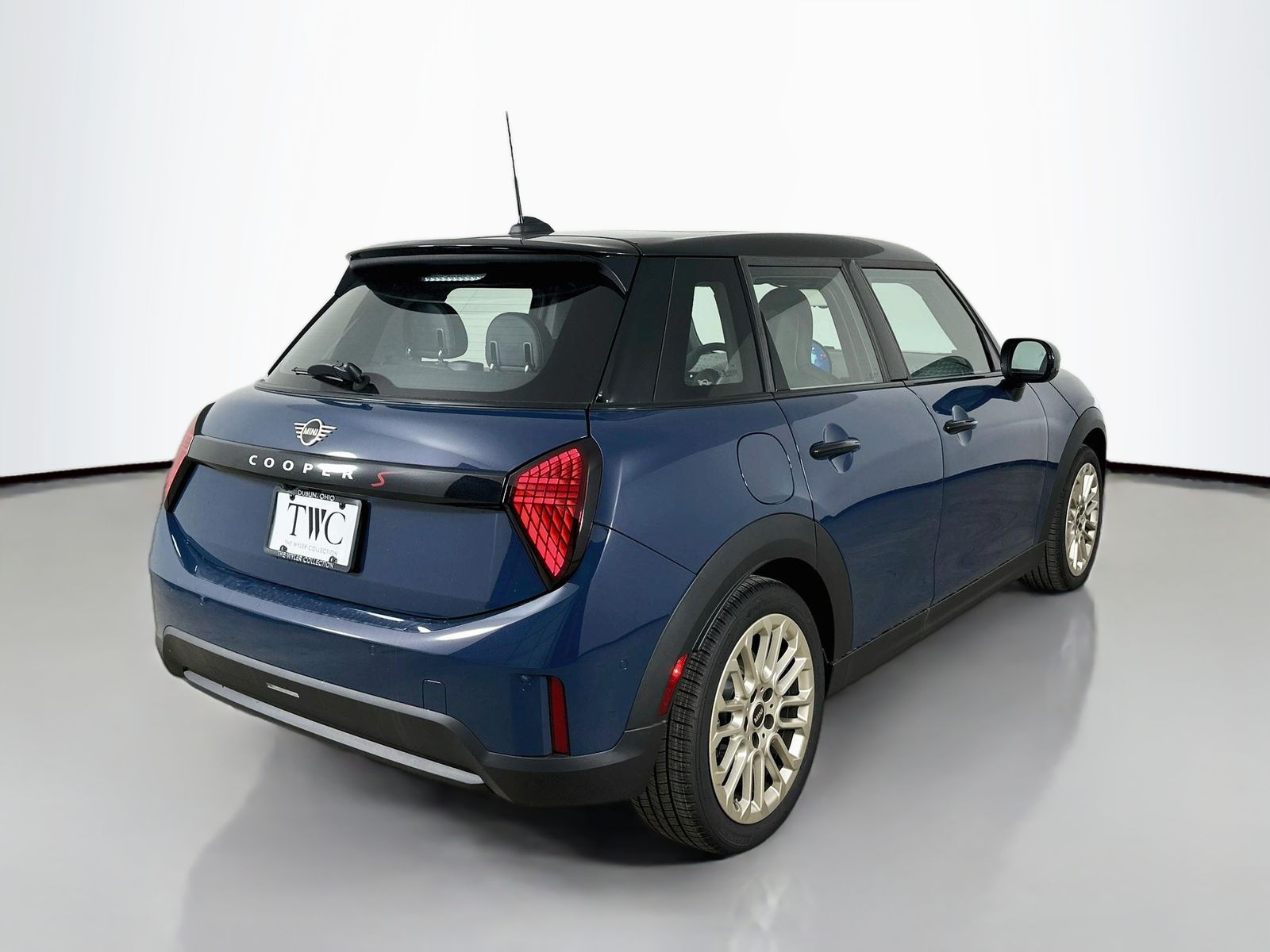 2026 MINI Hardtop 4 Door S photo 5