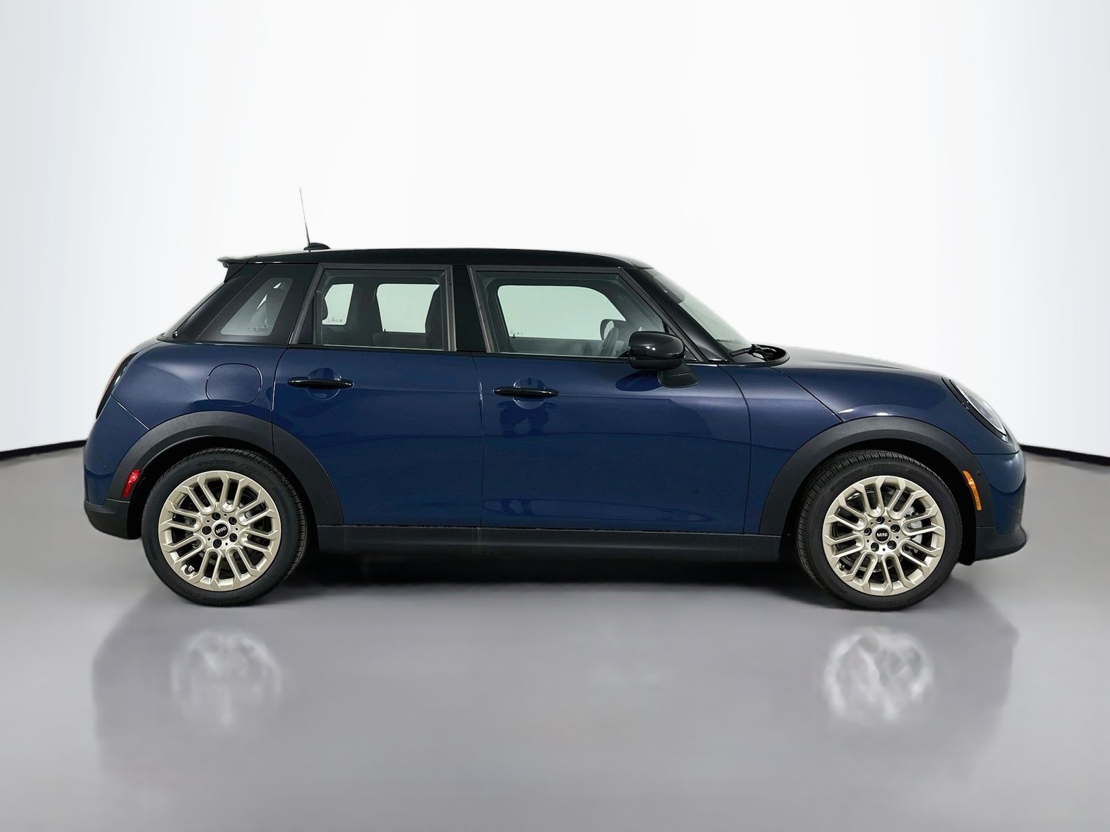 2026 MINI Hardtop 4 Door S photo 4