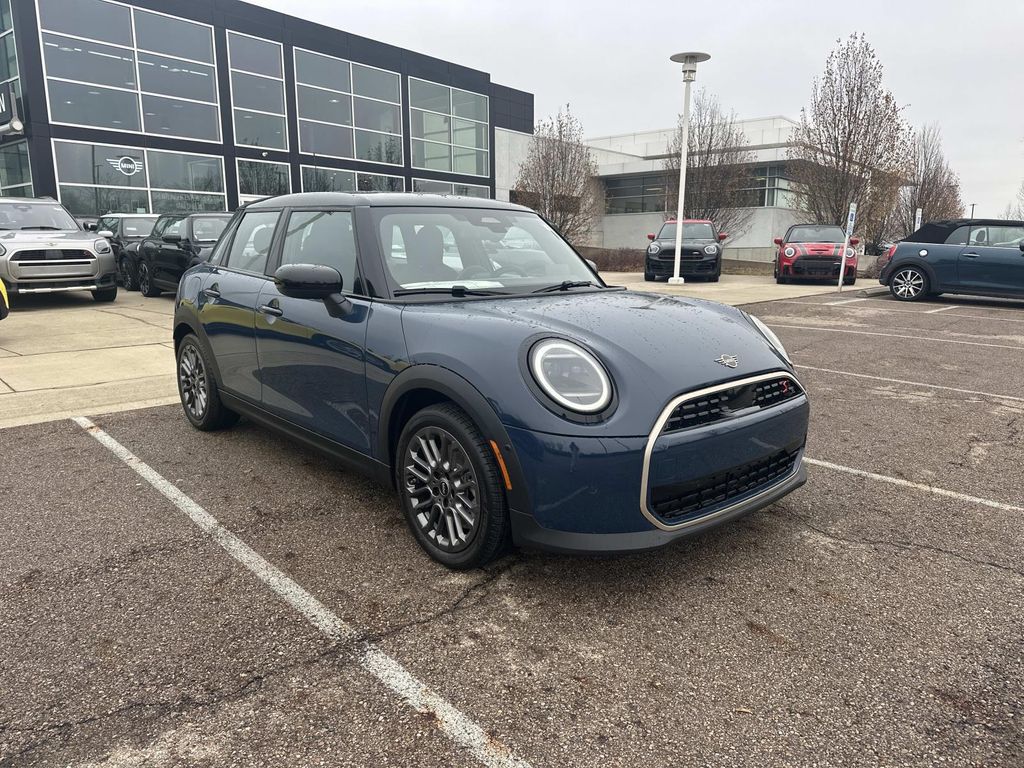 2026 MINI Hardtop Cooper S Signature's photo